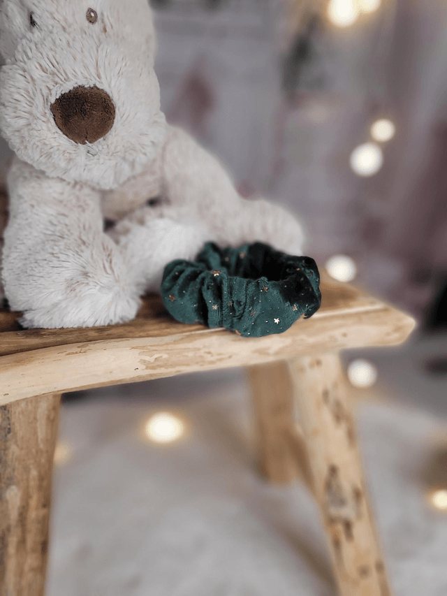 Chouchou vert 🎄 et étoiles dorées 