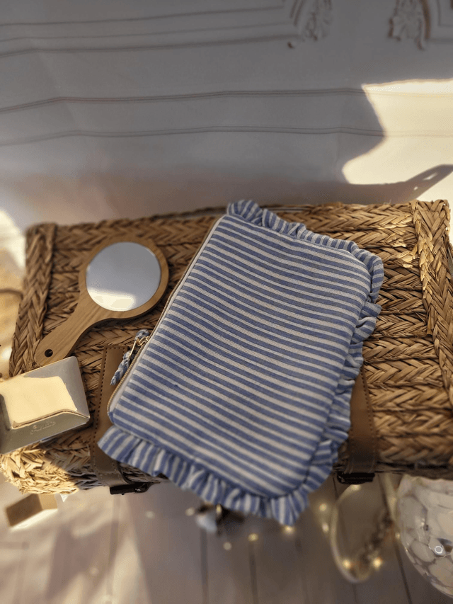 Trousse plate rayée et liseré argenté volants