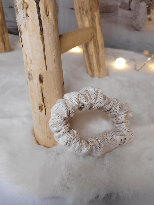 Chouchou blanc cassé et reflets doré ☃️